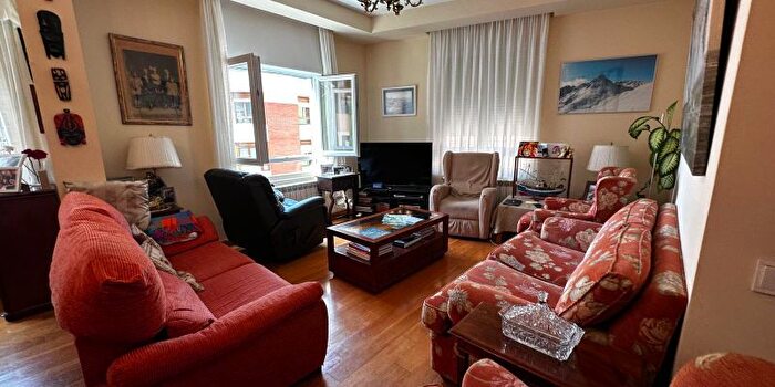 Casas en venta y pisos alquiler - 1