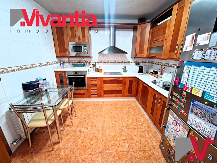 Casas en venta y pisos alquiler - 3