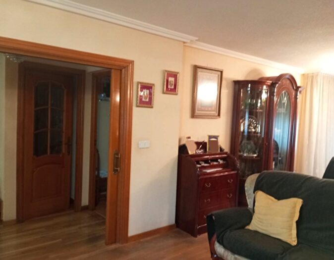 Casas en venta y pisos alquiler - 3