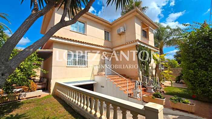 Casa en venta en Montealegre, LEliana de 4 habitaciones