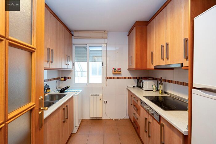 Casas en venta y pisos alquiler - 3