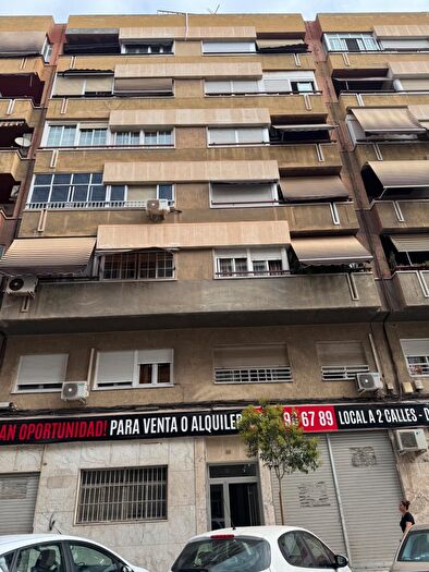Piso en venta en Elche ciudad, Reina Victoria Miguel Hernández de 4 habitaciones