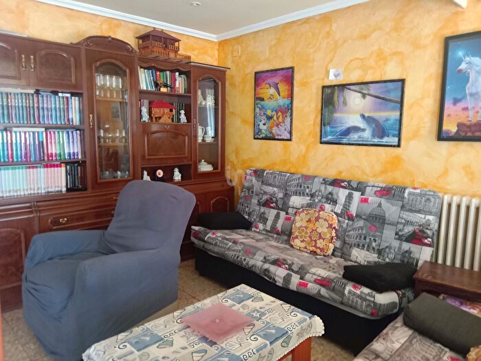 Casas en venta y pisos alquiler - 1