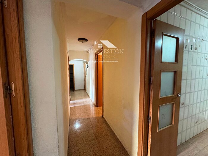 Casas en venta y pisos alquiler - 3