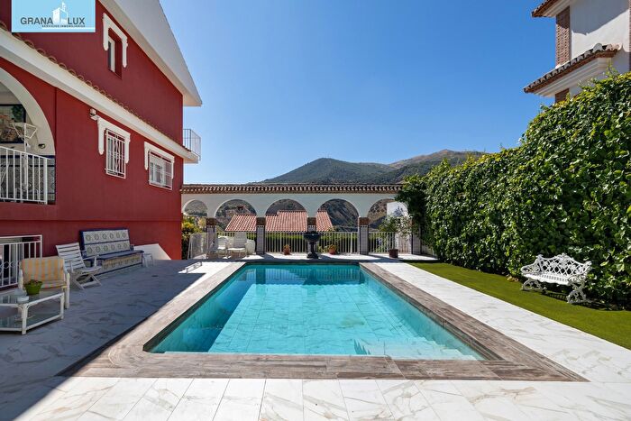 Casa en venta en Pinos Genil, Granada de 4 habitaciones