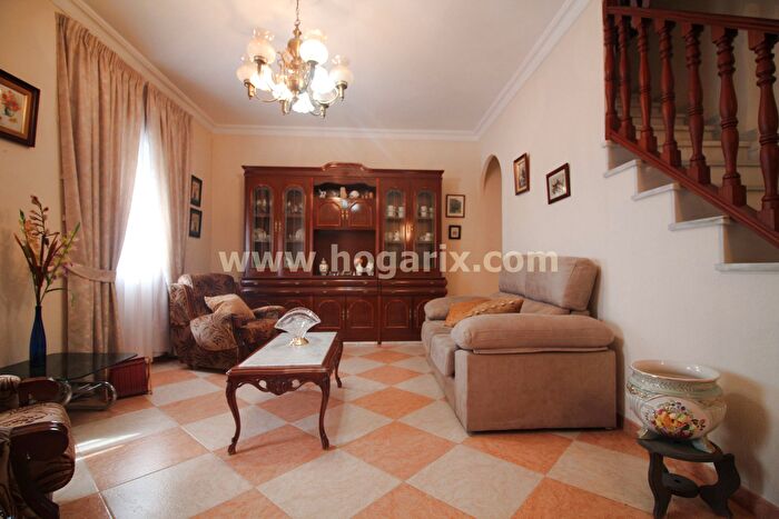 Casas en venta y pisos alquiler - 1