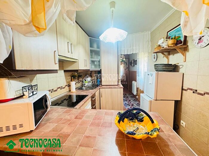 Casas en venta y pisos alquiler - 3