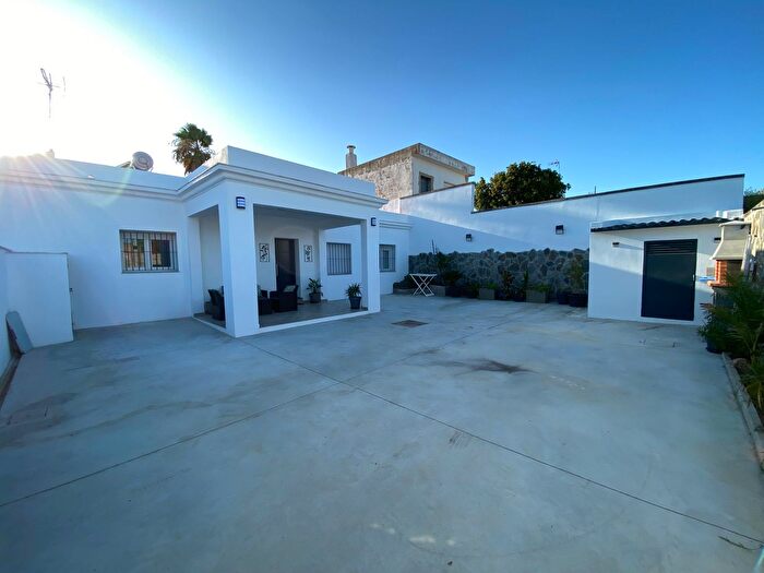 Casas en venta y pisos alquiler - 3
