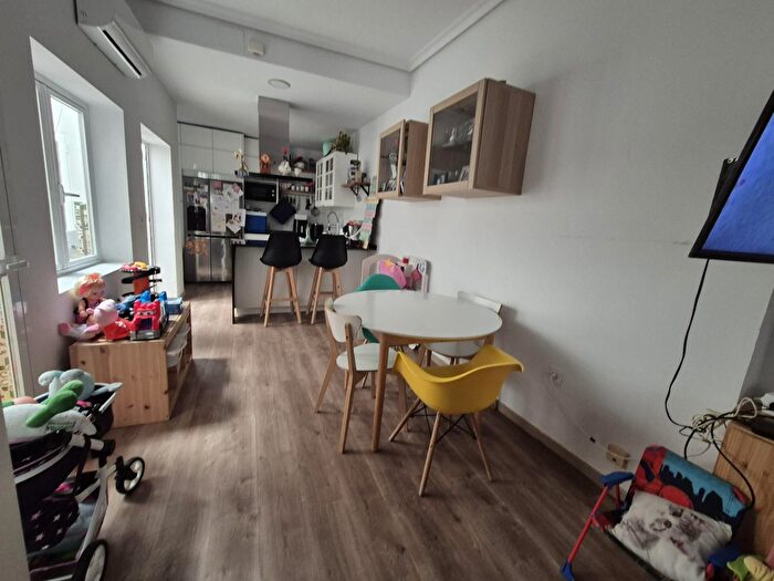 Casas en venta y pisos alquiler - 3