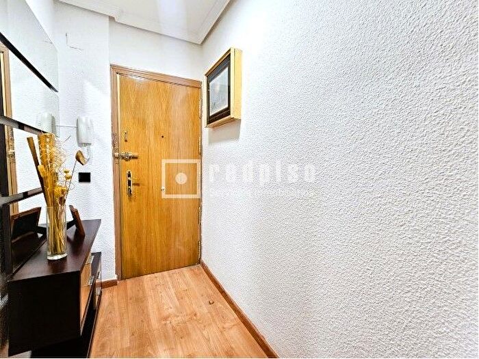 Piso en venta en Reyes, Parla de 3 habitaciones