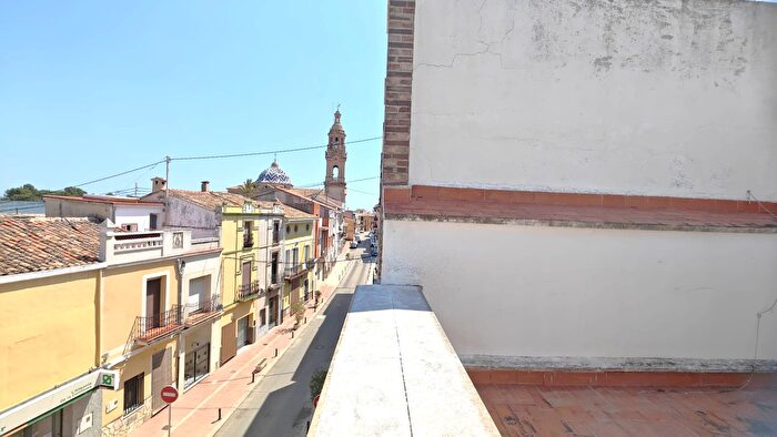 Casas en venta y pisos alquiler - 1
