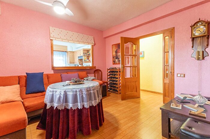 Casas en venta y pisos alquiler - 3