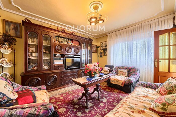 Casas en venta y pisos alquiler - 3
