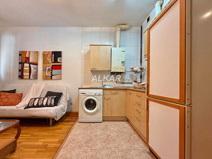 Casas en venta y pisos alquiler - 3