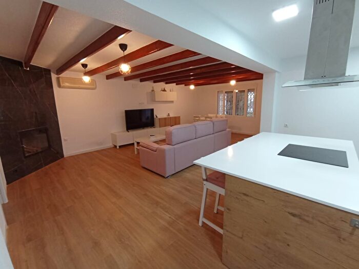 Casas en venta y pisos alquiler - 1