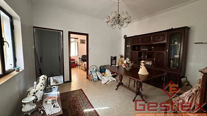 Casas en venta y pisos alquiler - 1
