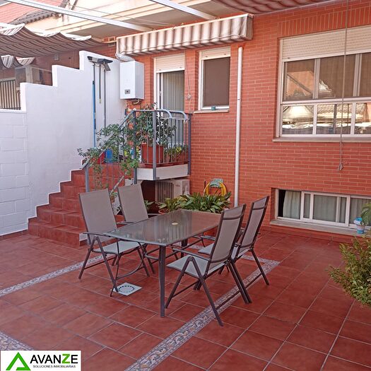 Casas en venta y pisos alquiler - 1