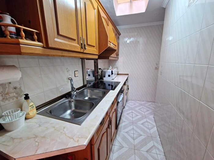 Casas en venta y pisos alquiler - 2