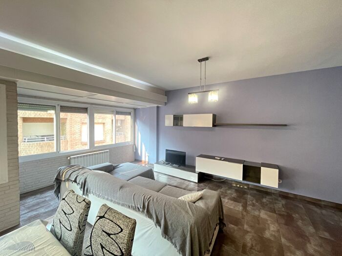 Casas en venta y pisos alquiler - 1