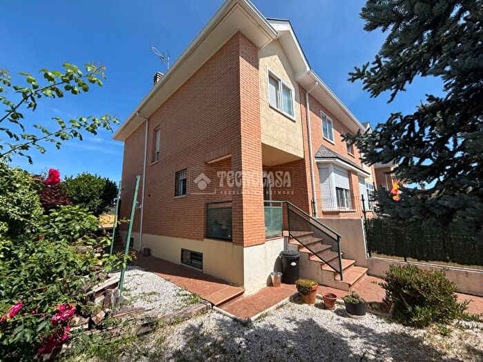 Casas en venta y pisos alquiler - 1