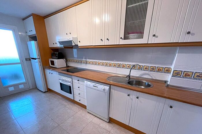 Casas en venta y pisos alquiler - 3