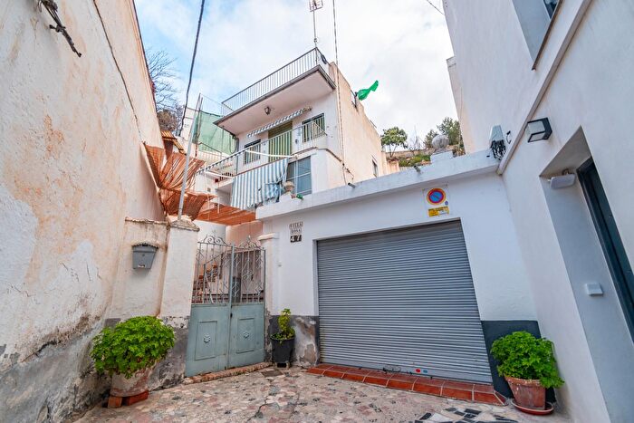 Casas en venta y pisos alquiler - 3