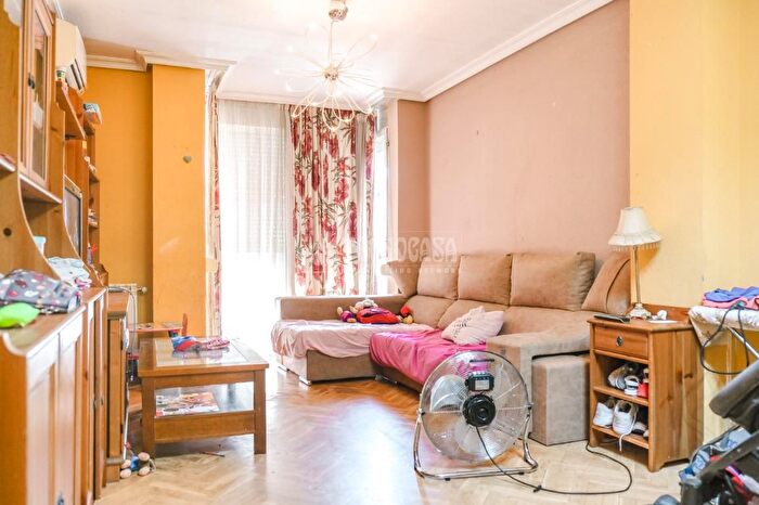 Casas en venta y pisos alquiler - 1
