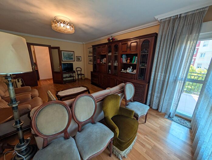 Casas en venta y pisos alquiler - 3
