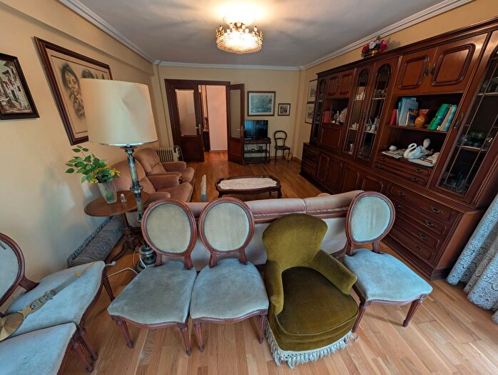 Casas en venta y pisos alquiler - 1