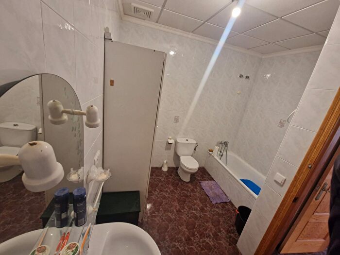 Casas en venta y pisos alquiler - 3