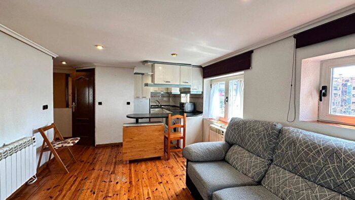 Casas en venta y pisos alquiler - 1