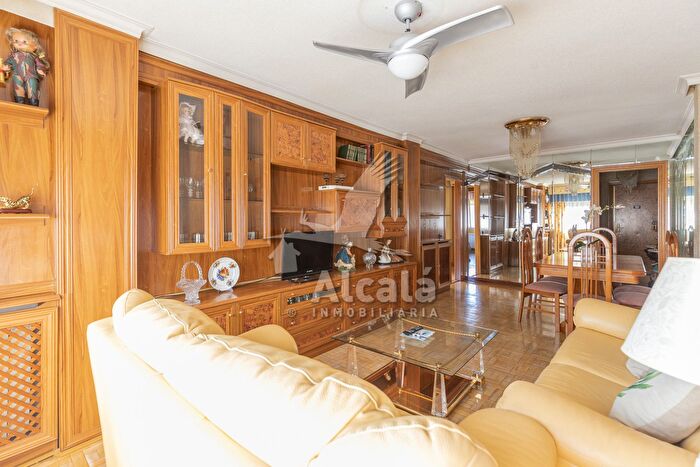 Casas en venta y pisos alquiler - 3