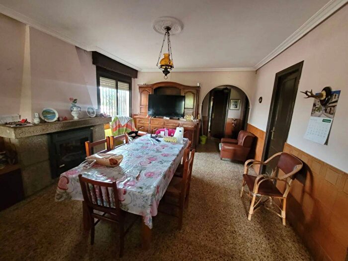 Casas en venta y pisos alquiler - 3
