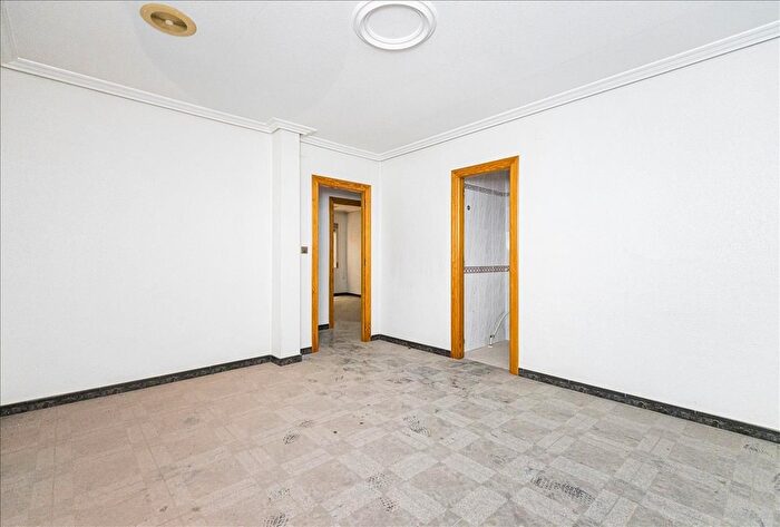 Casas en venta y pisos alquiler - 3