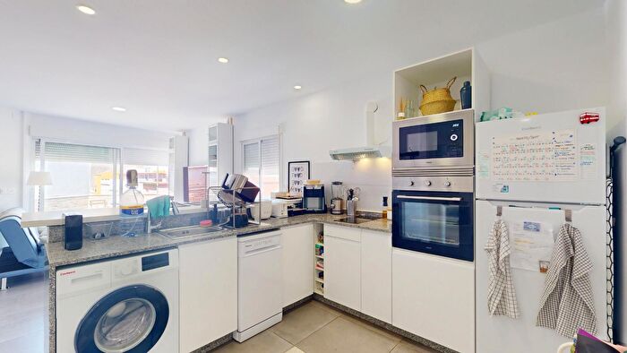Casas en venta y pisos alquiler - 3