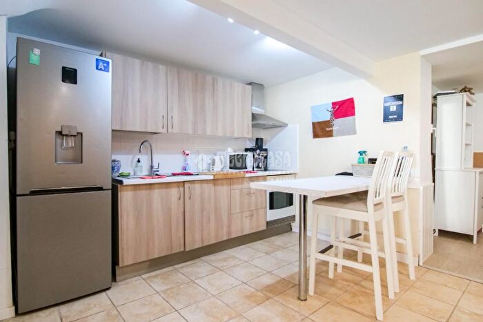 Casas en venta y pisos alquiler - 3