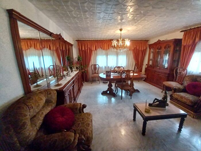 Casas en venta y pisos alquiler - 3