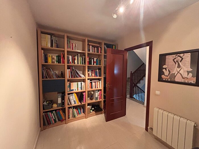 Casas en venta y pisos alquiler - 3