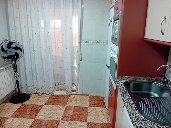 Casas en venta y pisos alquiler - 3