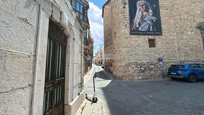 Casas en venta y pisos alquiler - 1