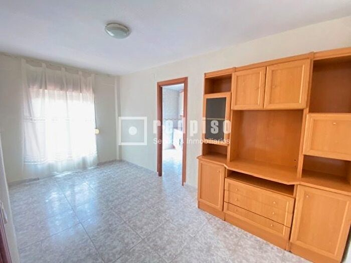 Casas en venta y pisos alquiler - 1