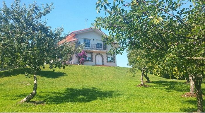 Casa en alquiler en Bárcena de Cicero, Cantabria de 4 habitaciones