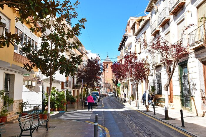 Casas en venta y pisos alquiler - 1