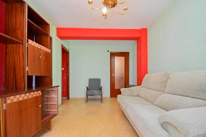 Casas en venta y pisos alquiler - 3