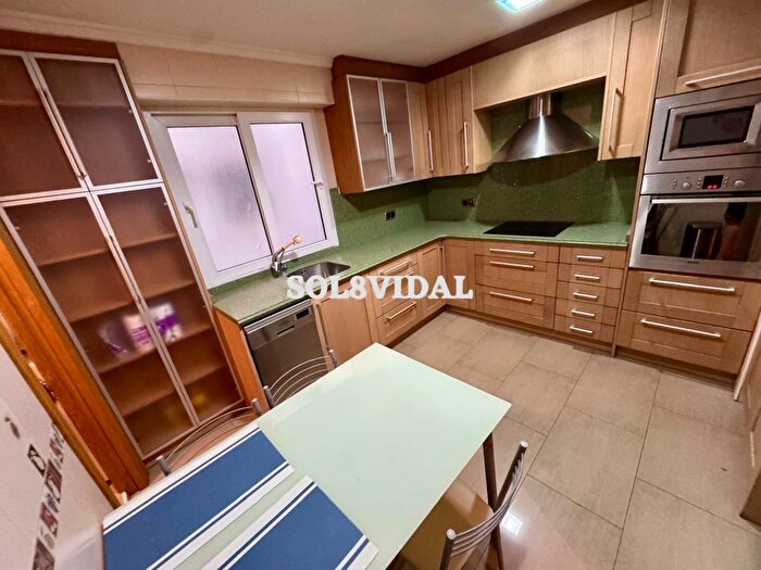 Casas en venta y pisos alquiler - 3