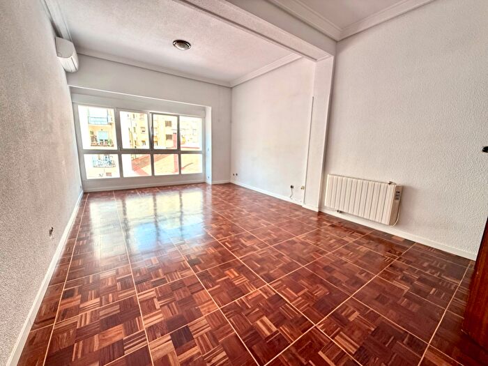 Casas en venta y pisos alquiler - 1