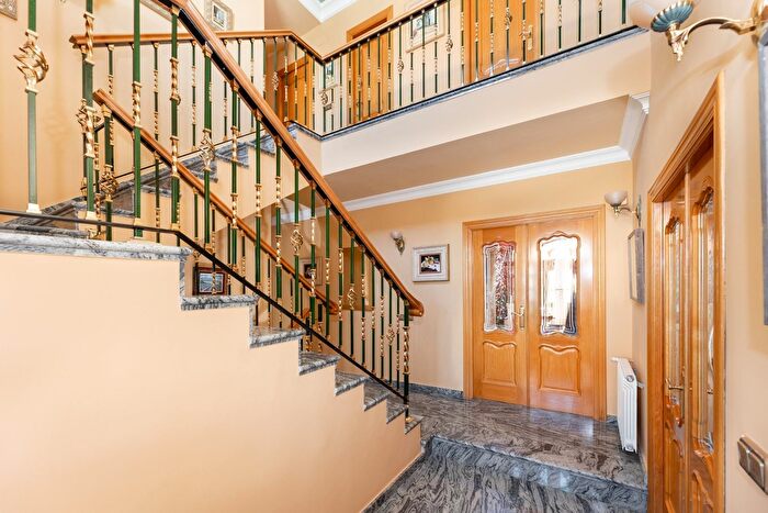 Casas en venta y pisos alquiler - 2