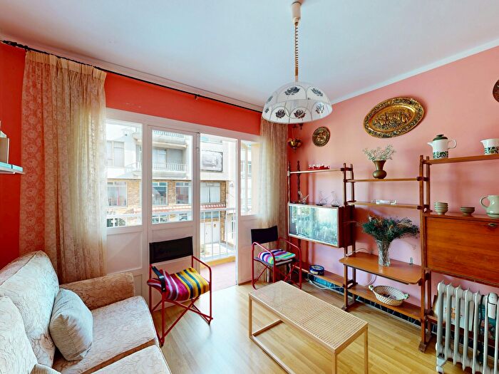 Casas en venta y pisos alquiler - 1