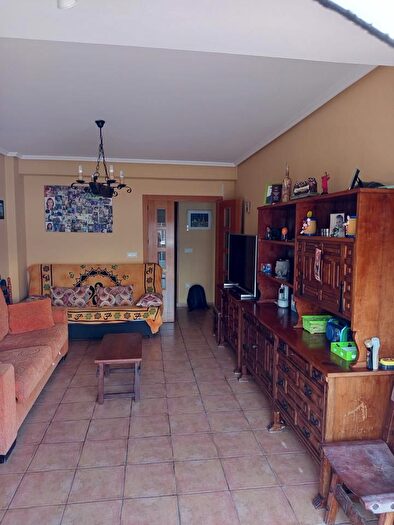 Casas en venta y pisos alquiler - 3
