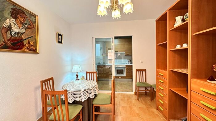 Casas en venta y pisos alquiler - 2